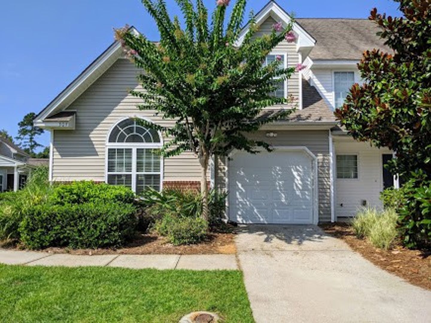Pooler House: 309 Gallery Way