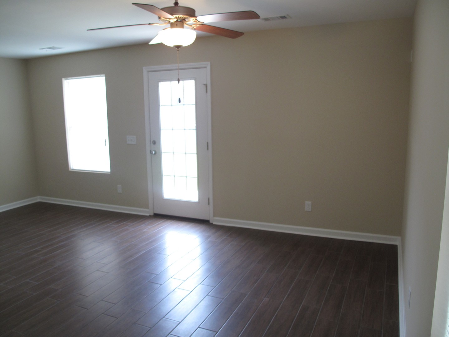 Richmond Hill Apartment: 150 Connor Loop