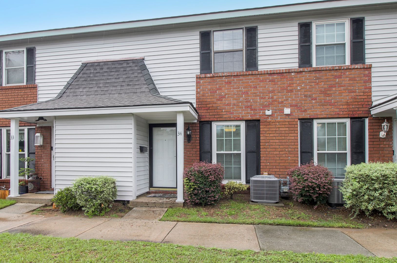 Savannah House: 34 Knollwood Circle