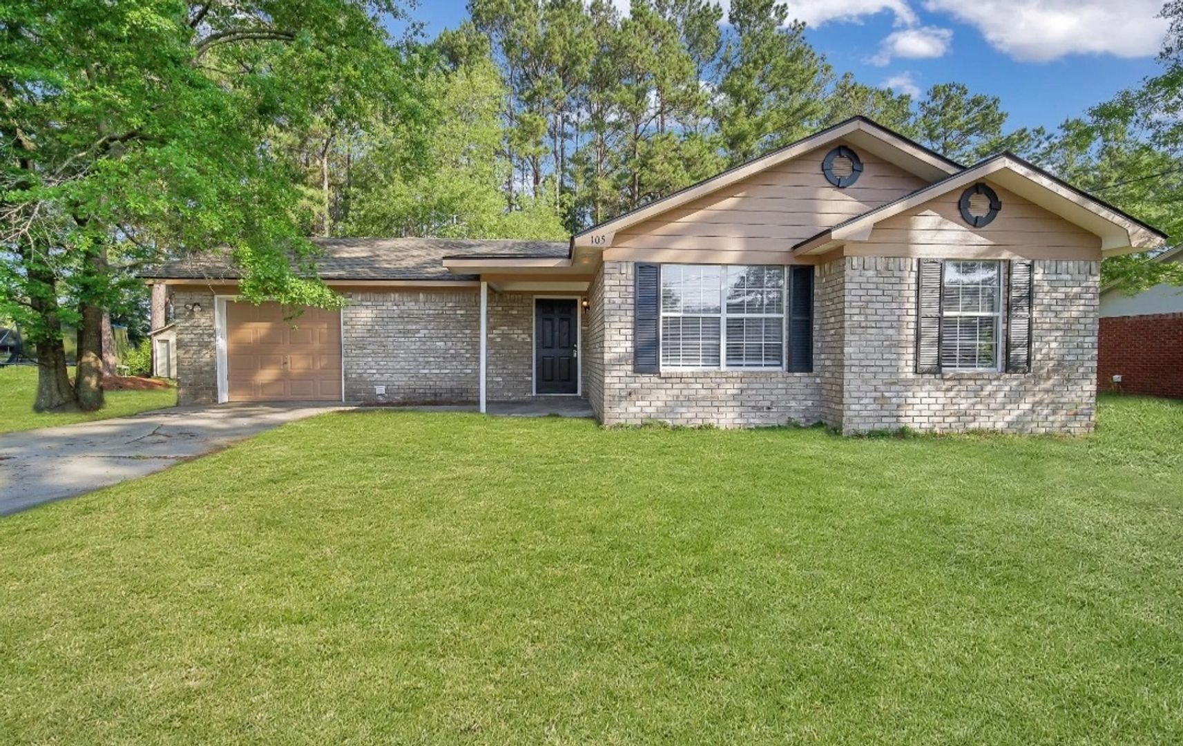 Hinesville House: 105 NE Shayna Drive