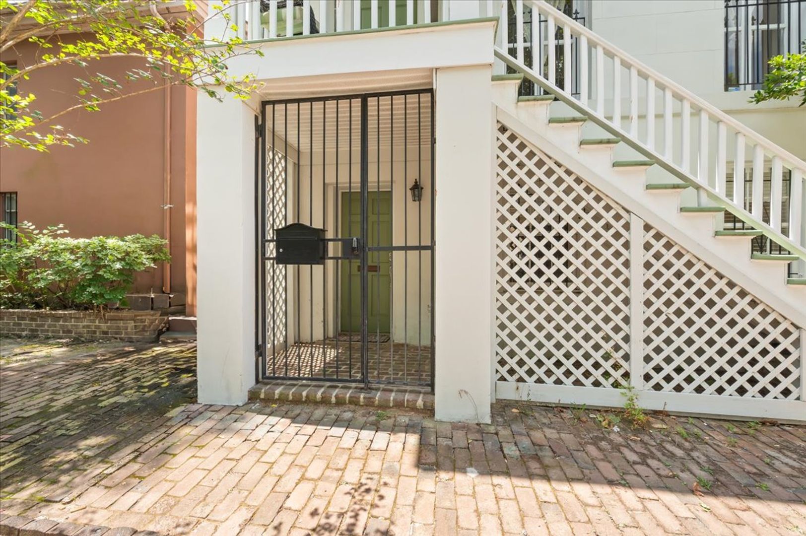 Savannah House: 205 W Huntington St. Unit A
