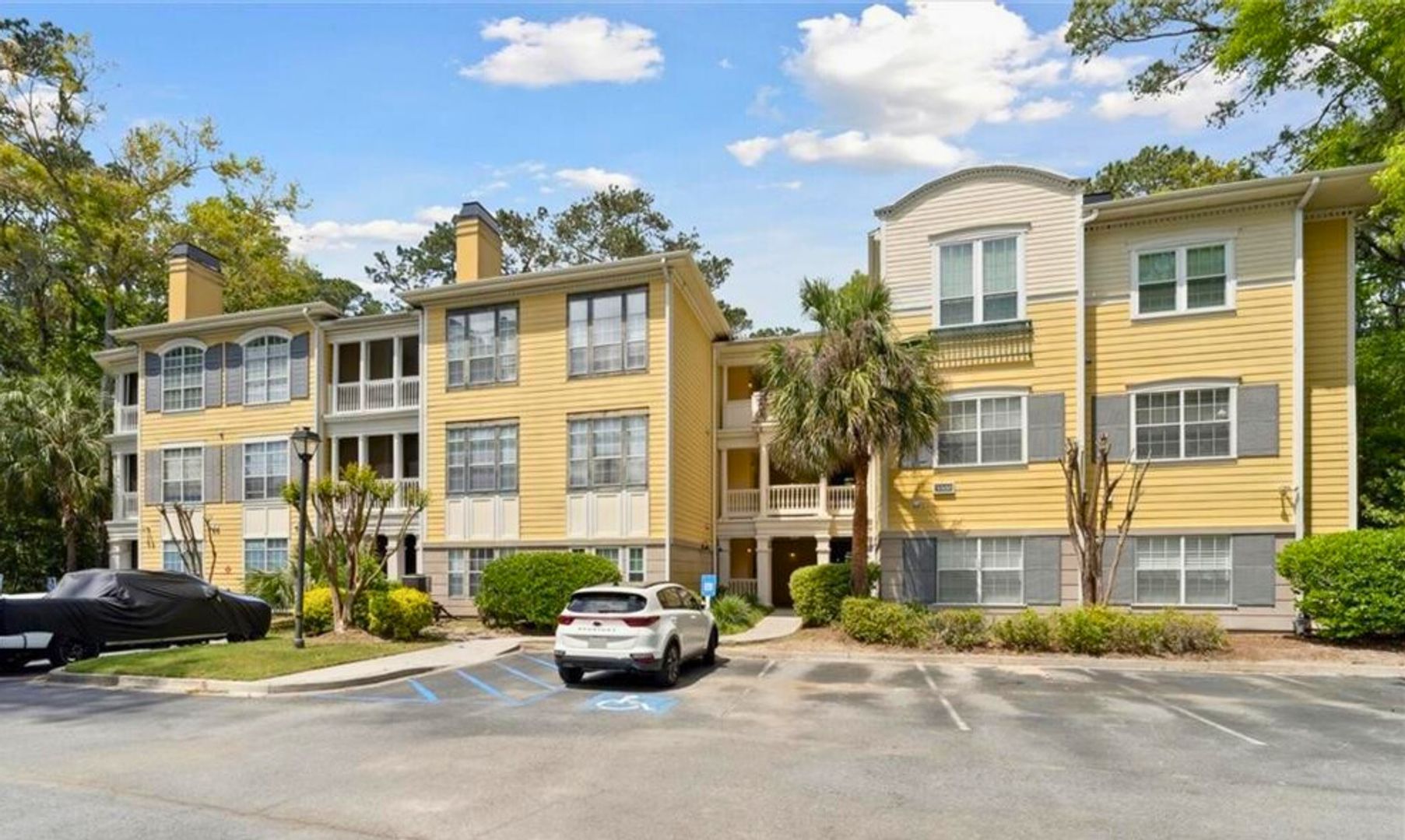 Savannah House: 3325 Whitemarsh Way