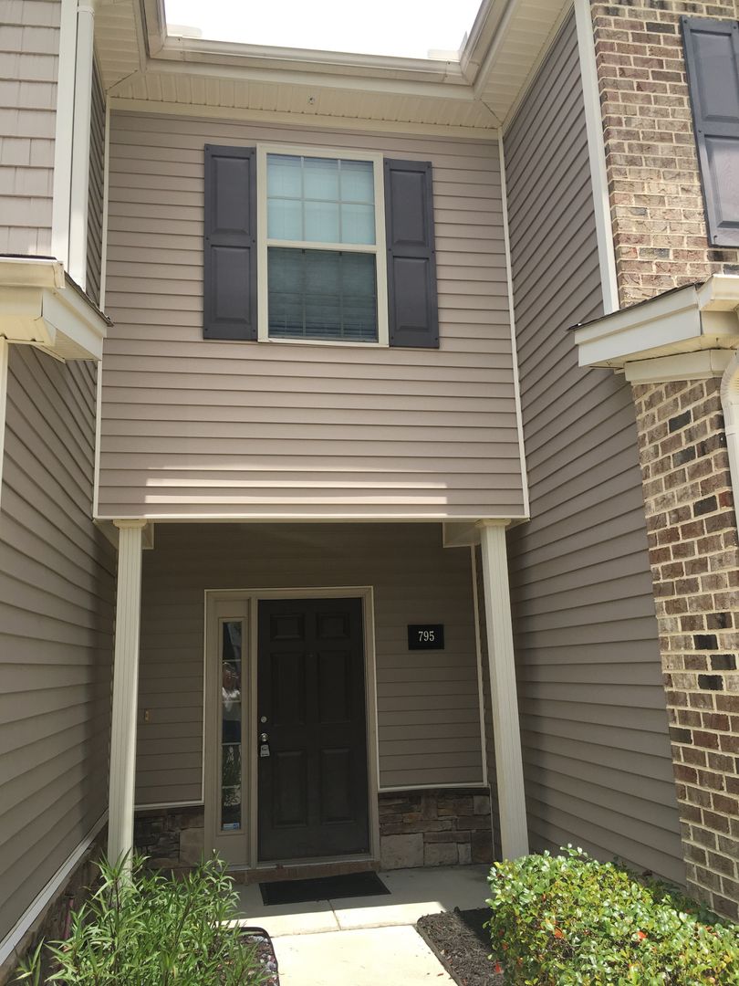 Richmond Hill Townhome: 795 Canyon Oak Lp