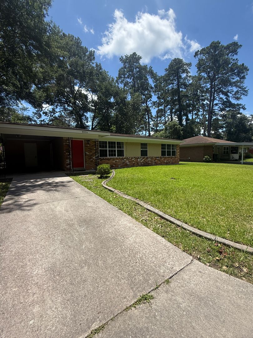 Savannah House: 6004 Edison Ave.