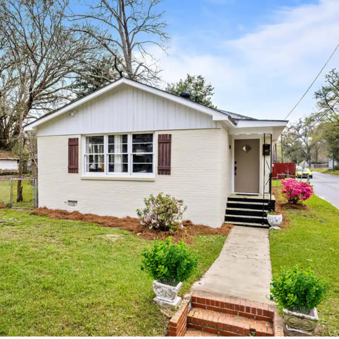 Savannah House: 1301 E. 67th ST