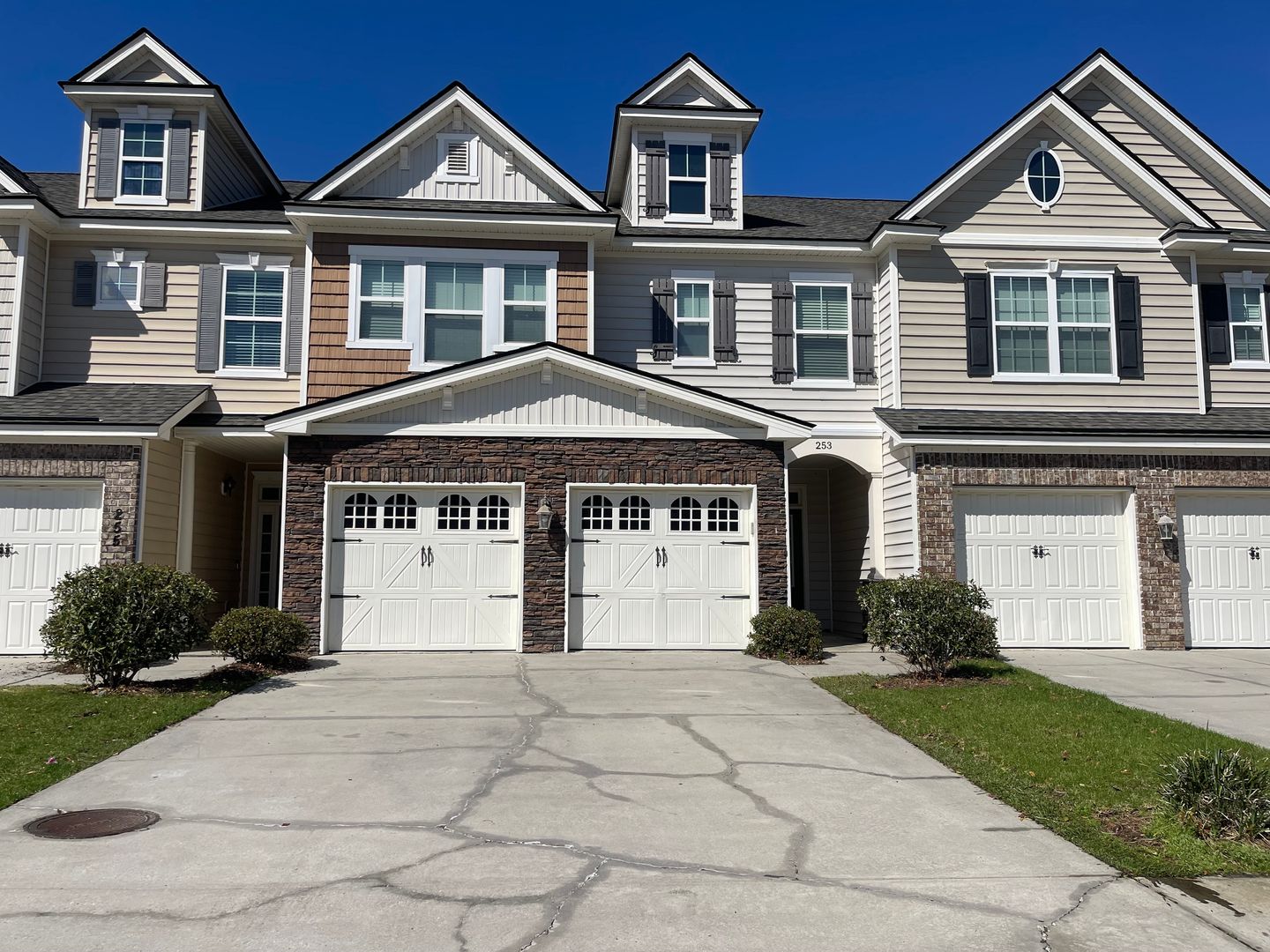 Pooler House: 253 Durham Parkway