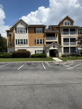 Mercer Point Condominiums – photo 1
