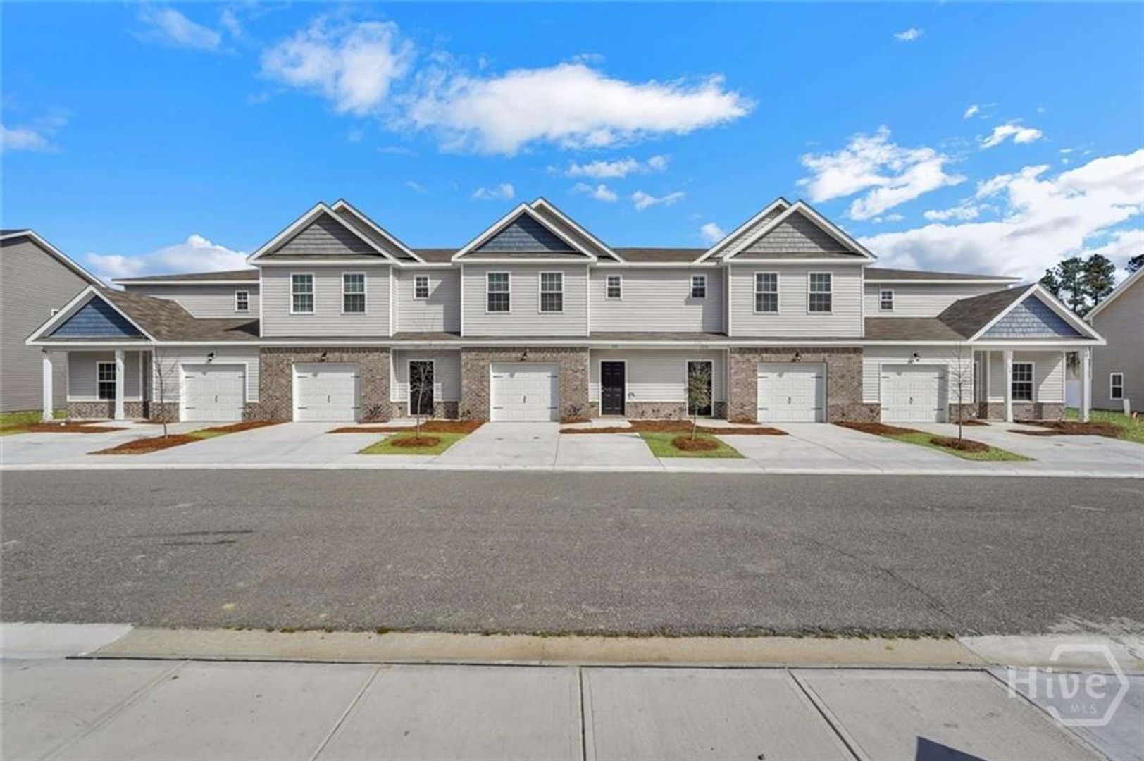 Pooler House: 323 Governor Gwinnett Way