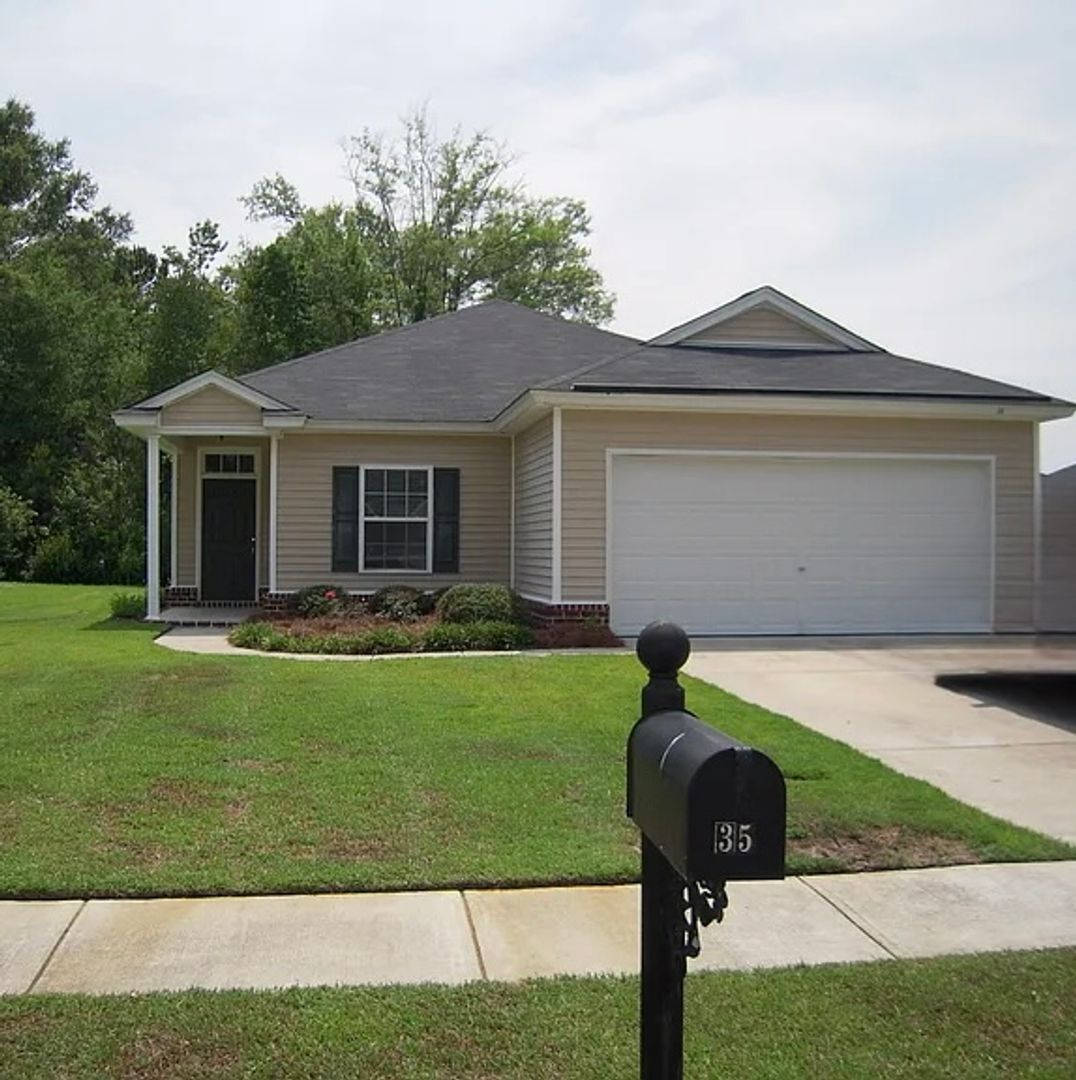Richmond Hill House: 35 Ross Way