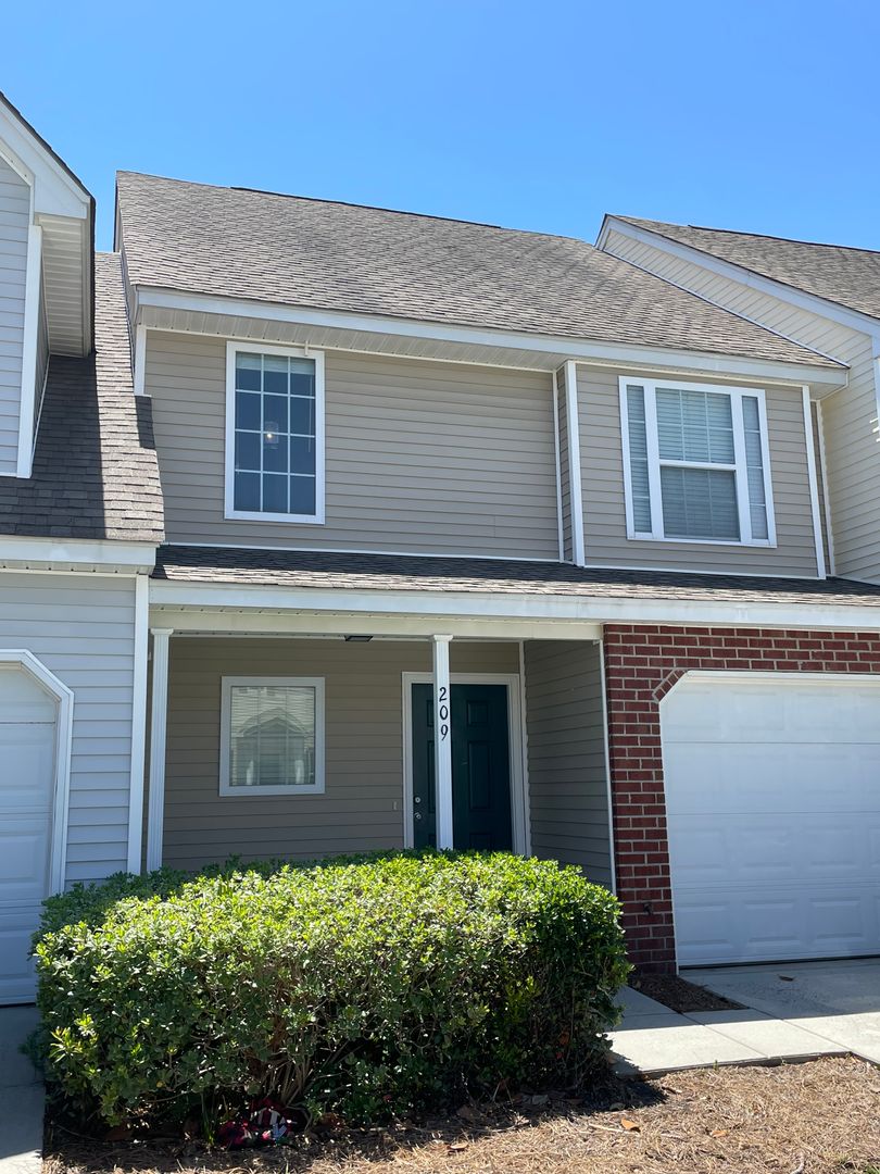 Pooler Townhome: 209 Opus Ct.