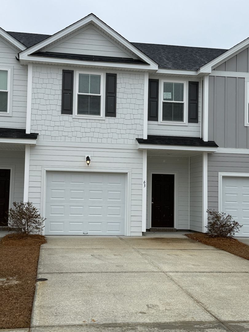 Richmond Hill House: 63 Stafford Loop