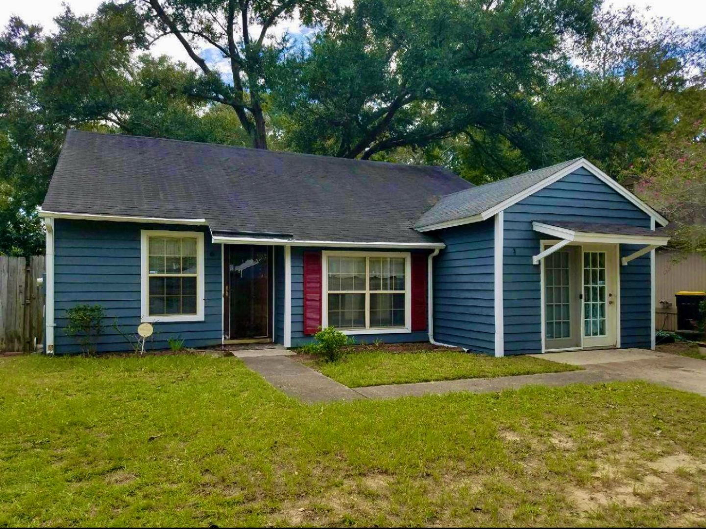 Savannah House: 19 Quail Forest Dr.