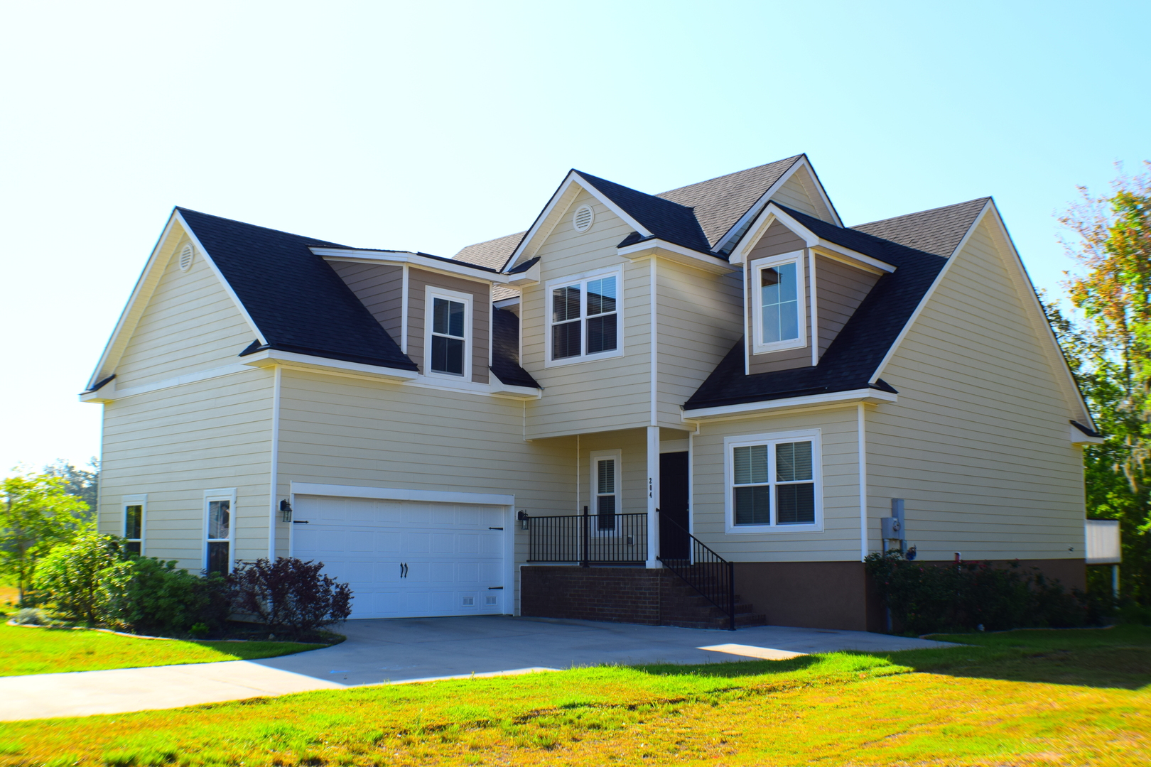Richmond Hill House: 204 Waverly Ln.