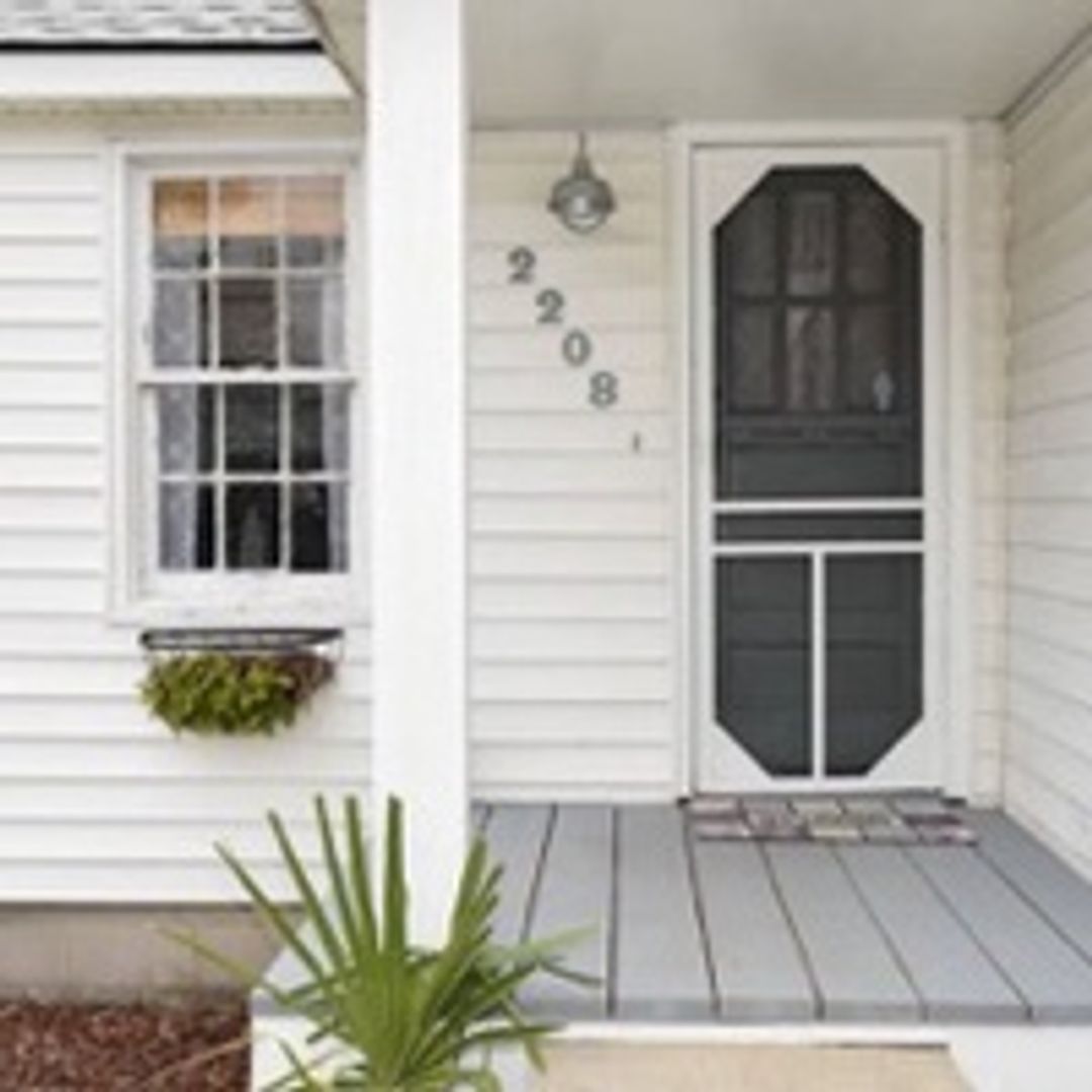 Savannah House: 2208 E 56th St