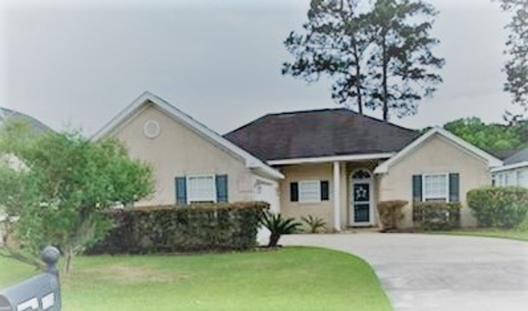 Richmond Hill House: 136 Lancaster Way