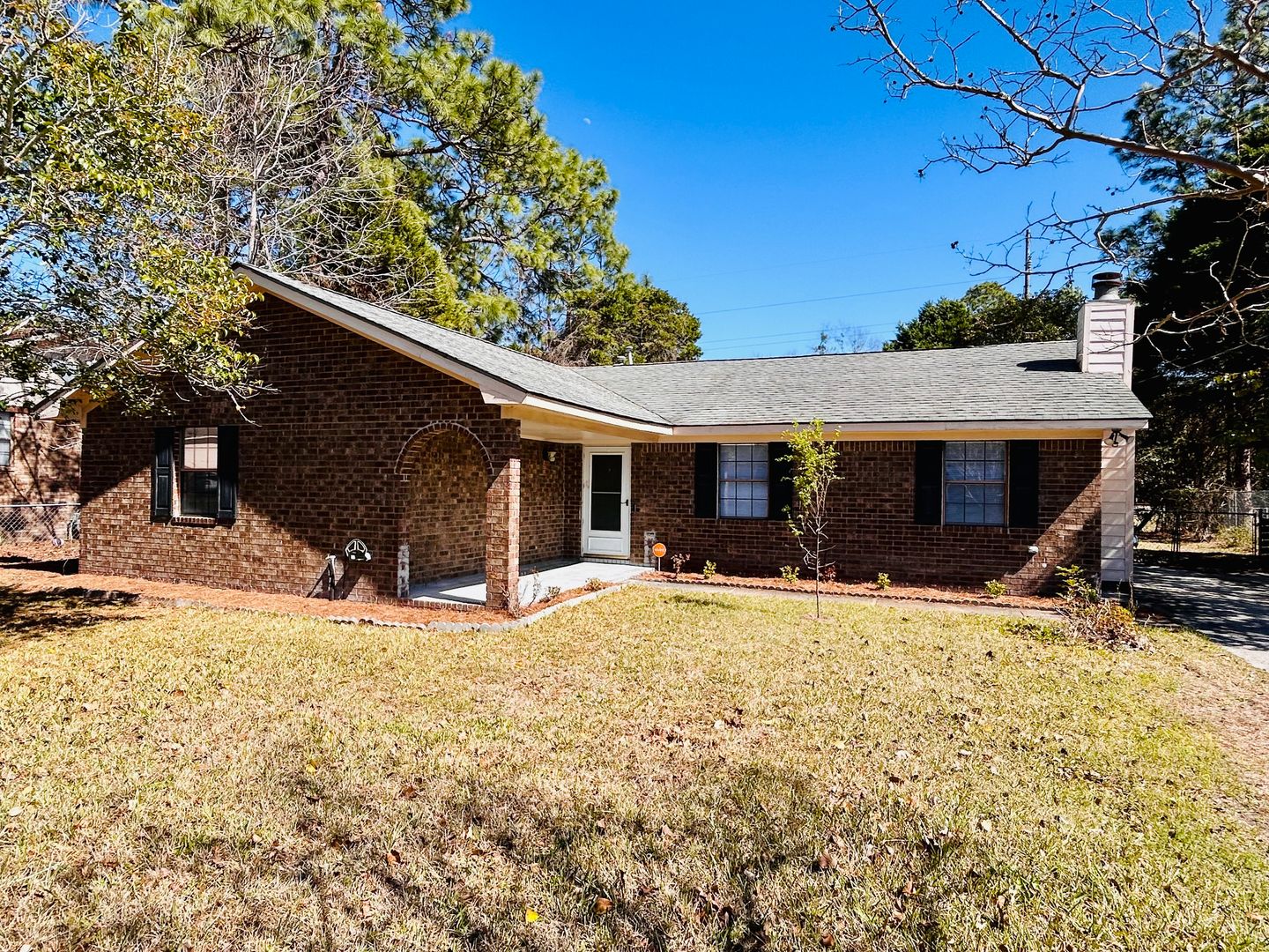 Hinesville House: 1020 Bacon Rd.