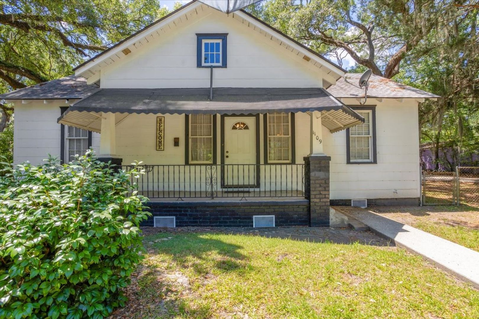 Savannah House: 1109 E 69th St.