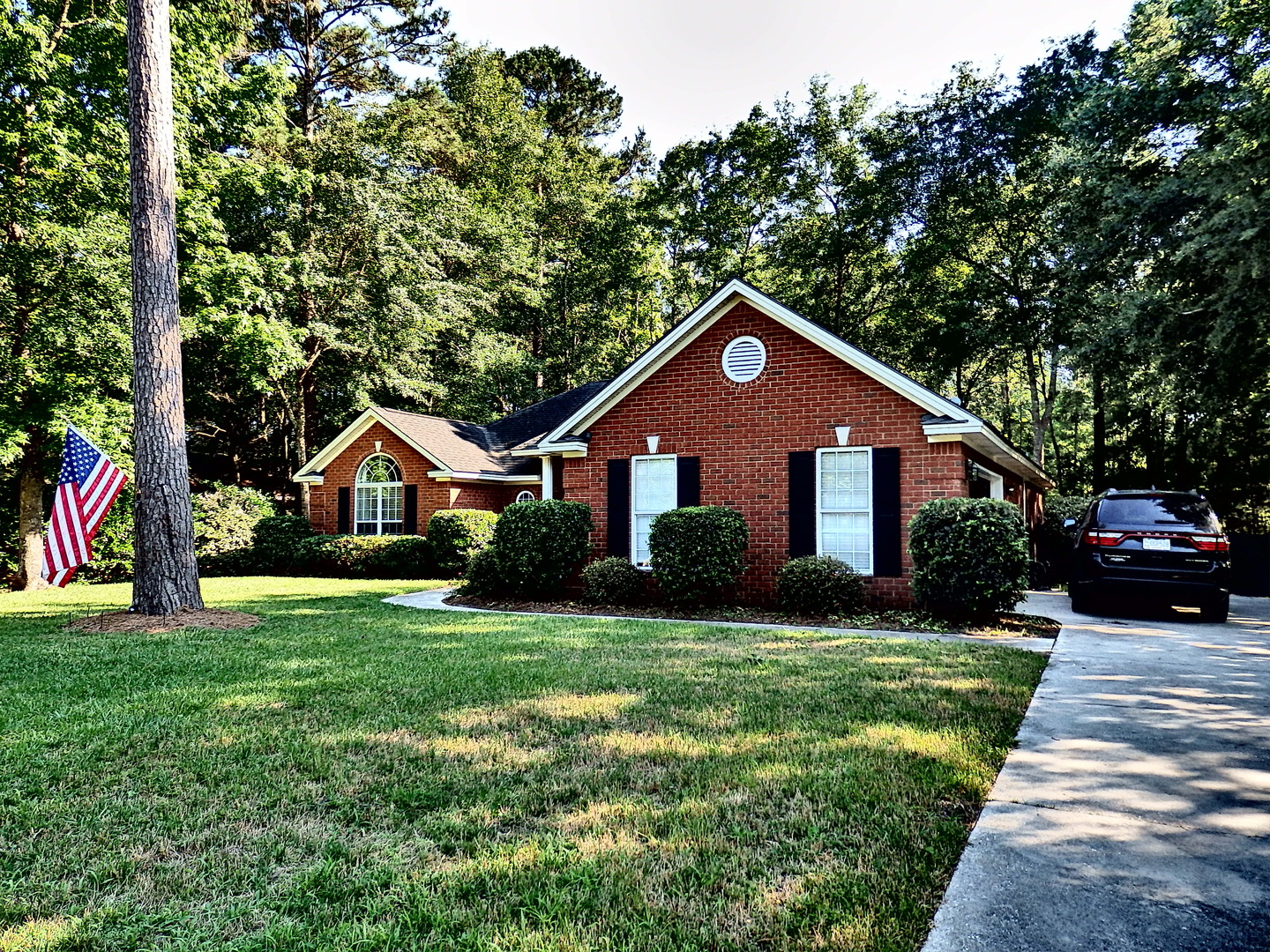 Richmond Hill House: 121 Laurenburg Drive