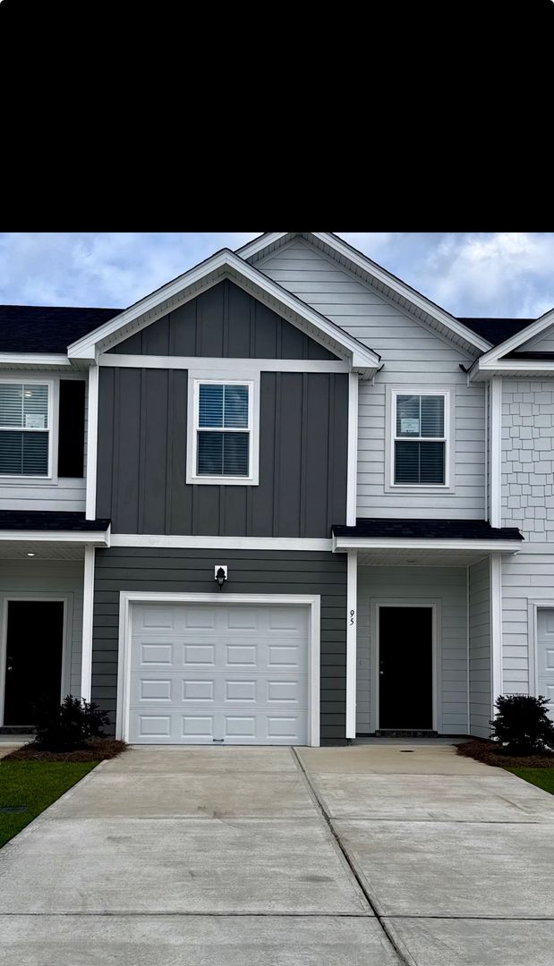Richmond Hill House: 91 Stafford Loop