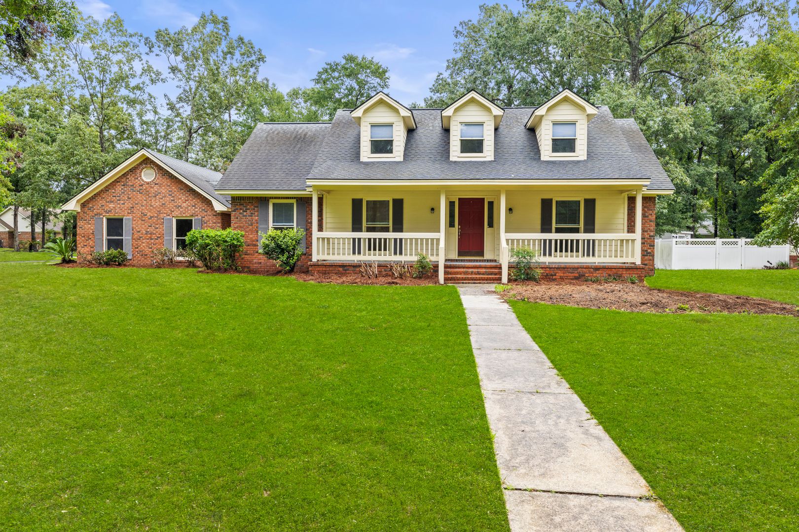 Richmond Hill House: 390 Steele Wood Dr.