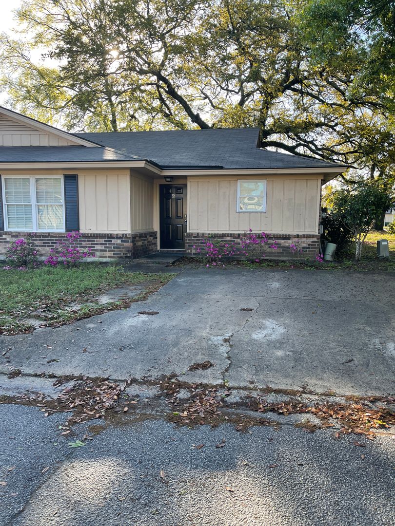 Savannah House: 2 Peach Ct.