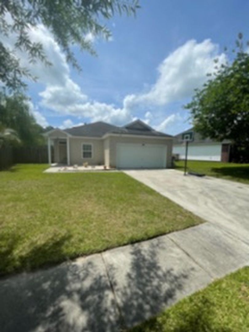 Richmond Hill House: 344 Lancaster Way