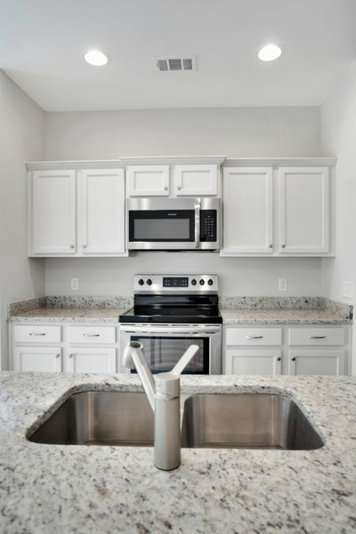 Richmond Hill Townhome: 190 Ainsdale Drive