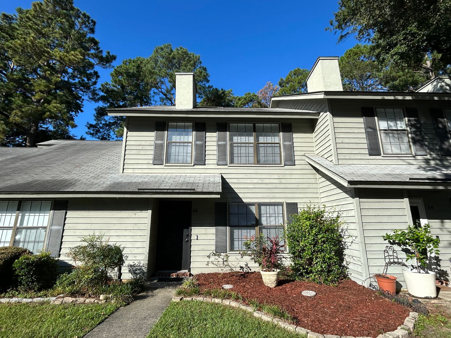 Savannah House: 66 Hidden Lake Ct.