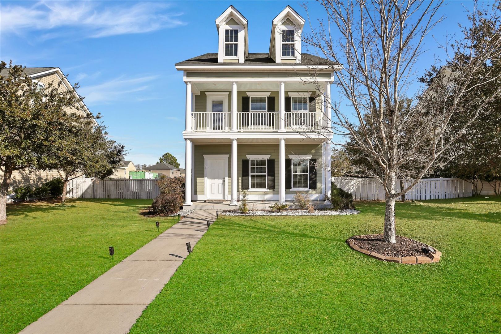 Richmond Hill House: 49 Shearwater Ln.