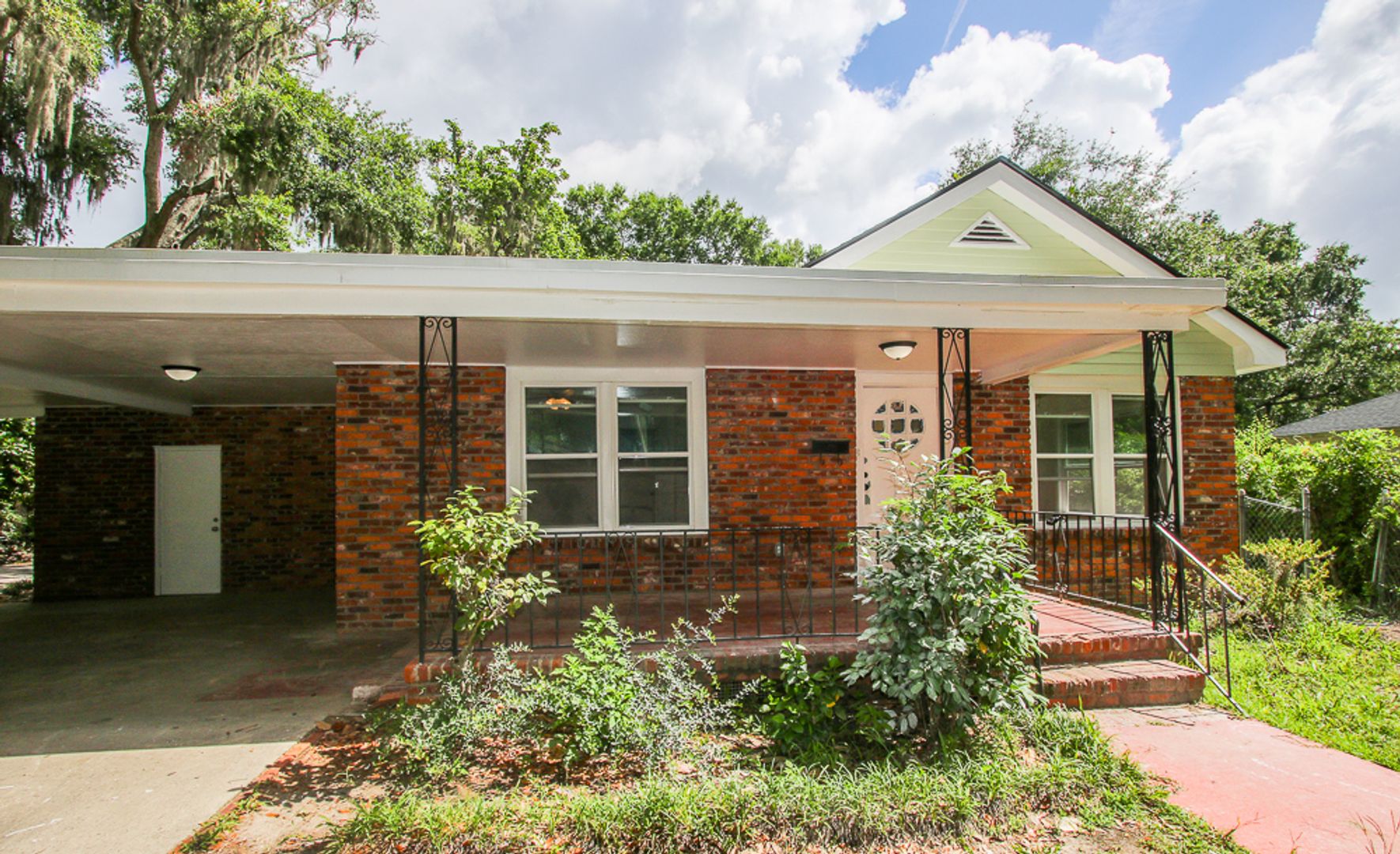 Savannah House: 1904 E 51St St.
