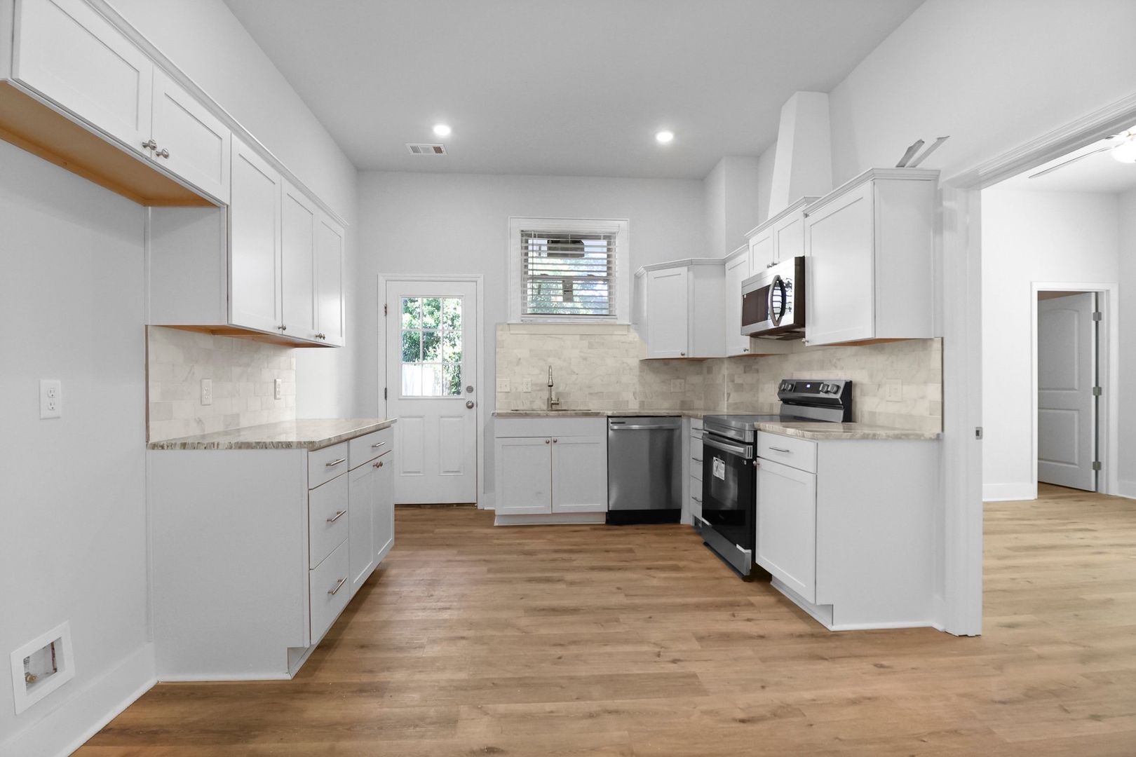 Savannah House: 826 West Victory Dr.