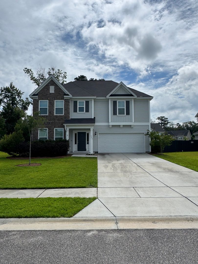 Richmond Hill House: 305 McCrady Dr.