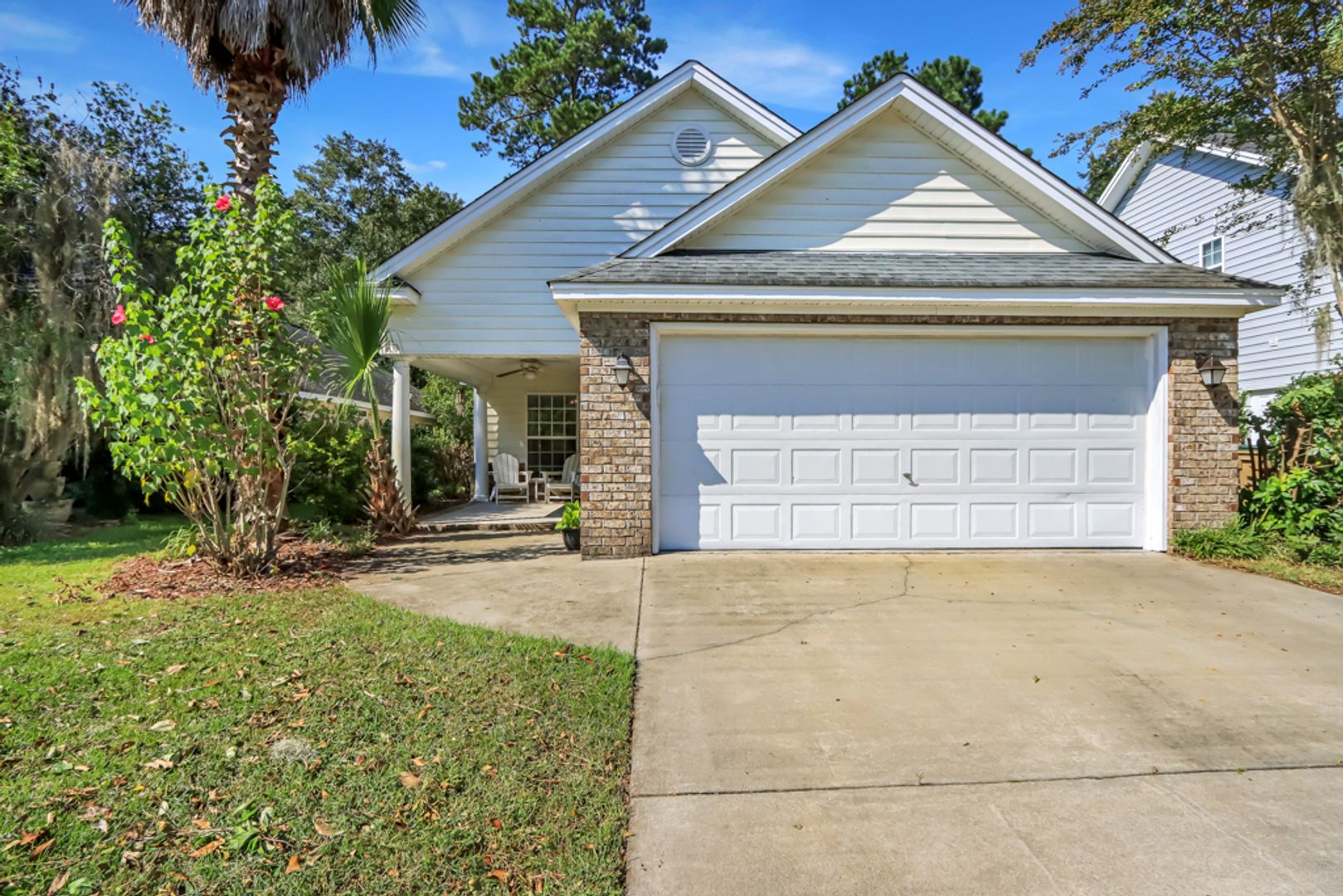 Richmond Hill House: 120 Oak Ridge Cir.