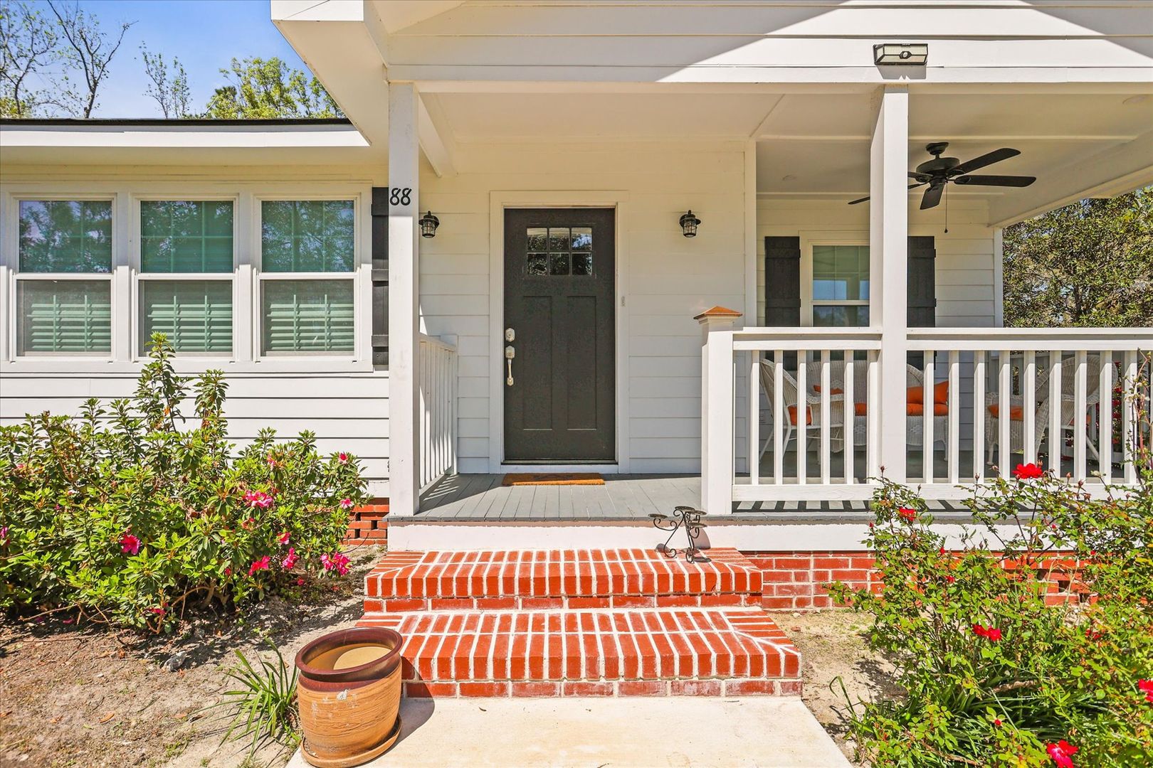 Richmond Hill House: 88 Magnolia St.