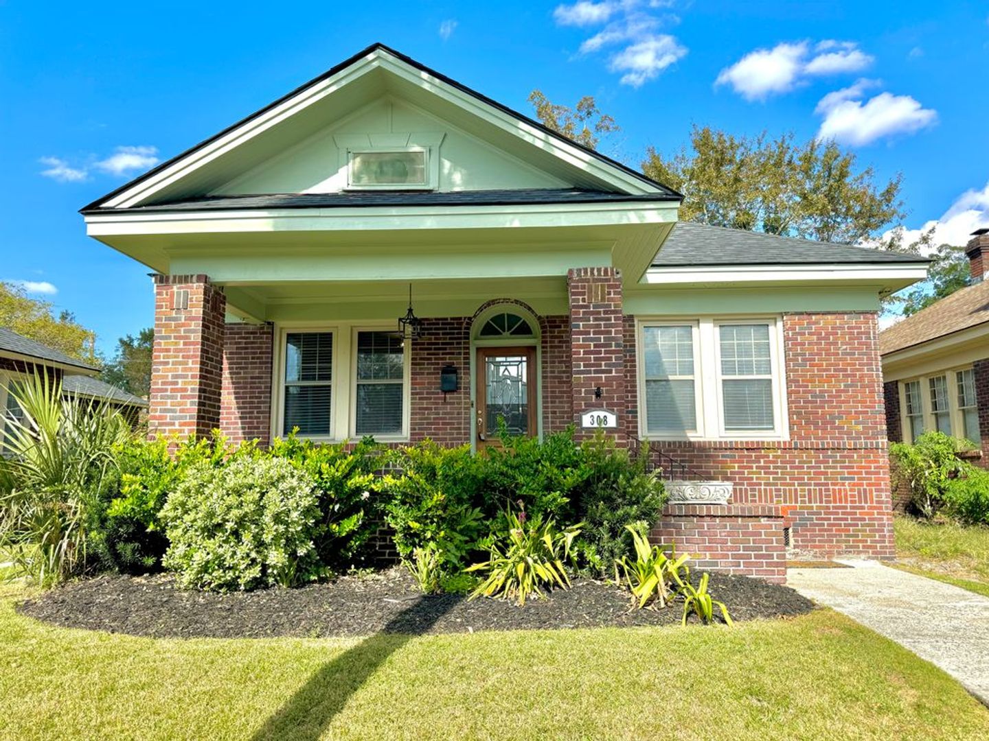 Savannah House: 308 E 54th St