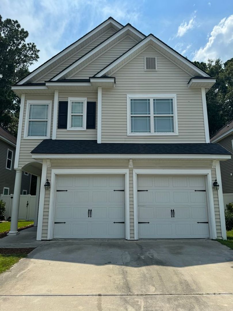 Richmond Hill House: 670 Summer Hill Way