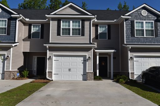 3 Bed/2.5 Bath Townhome in Richmond Hill – photo 1