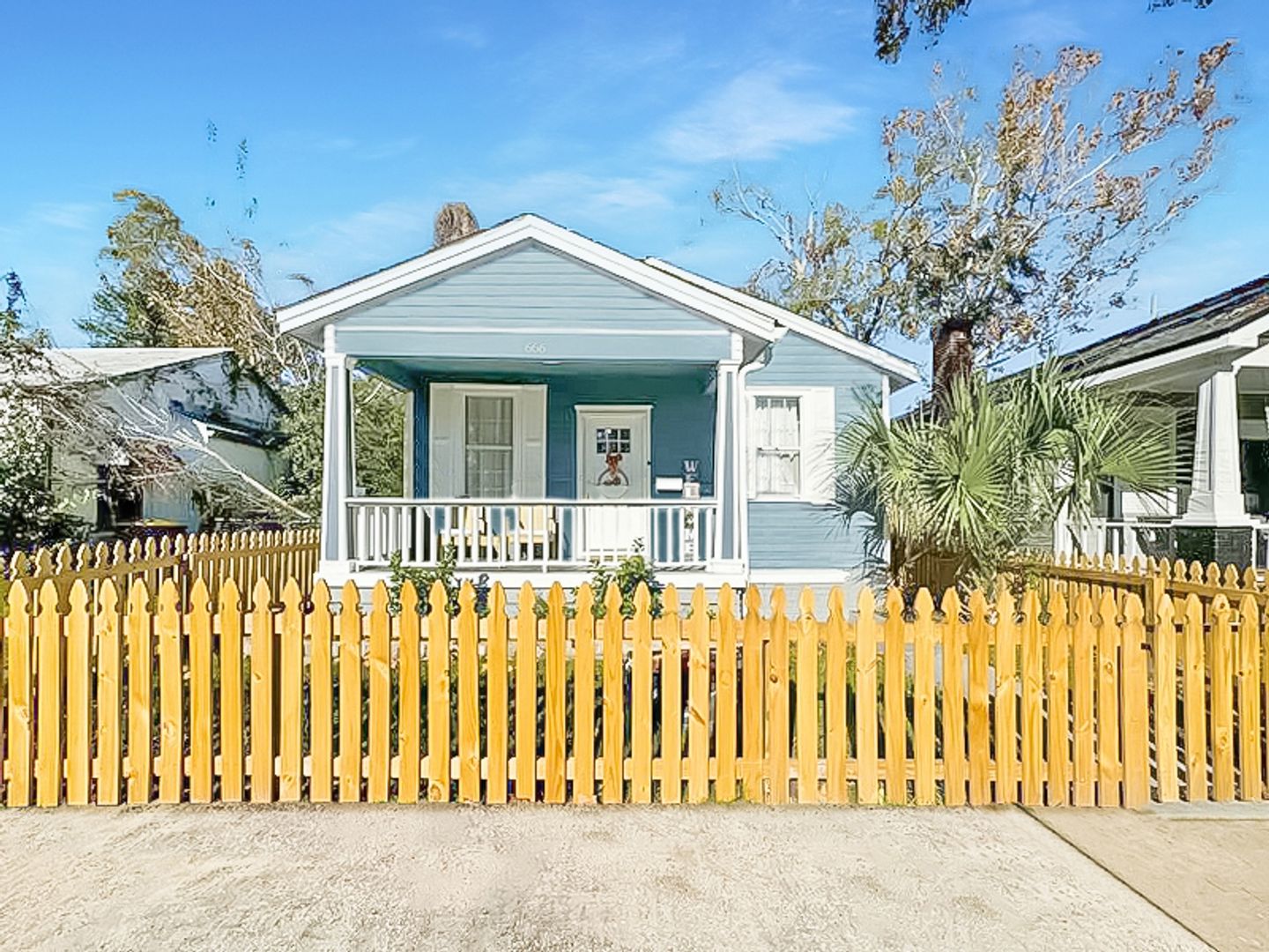 Savannah House: 666 E 32nd St