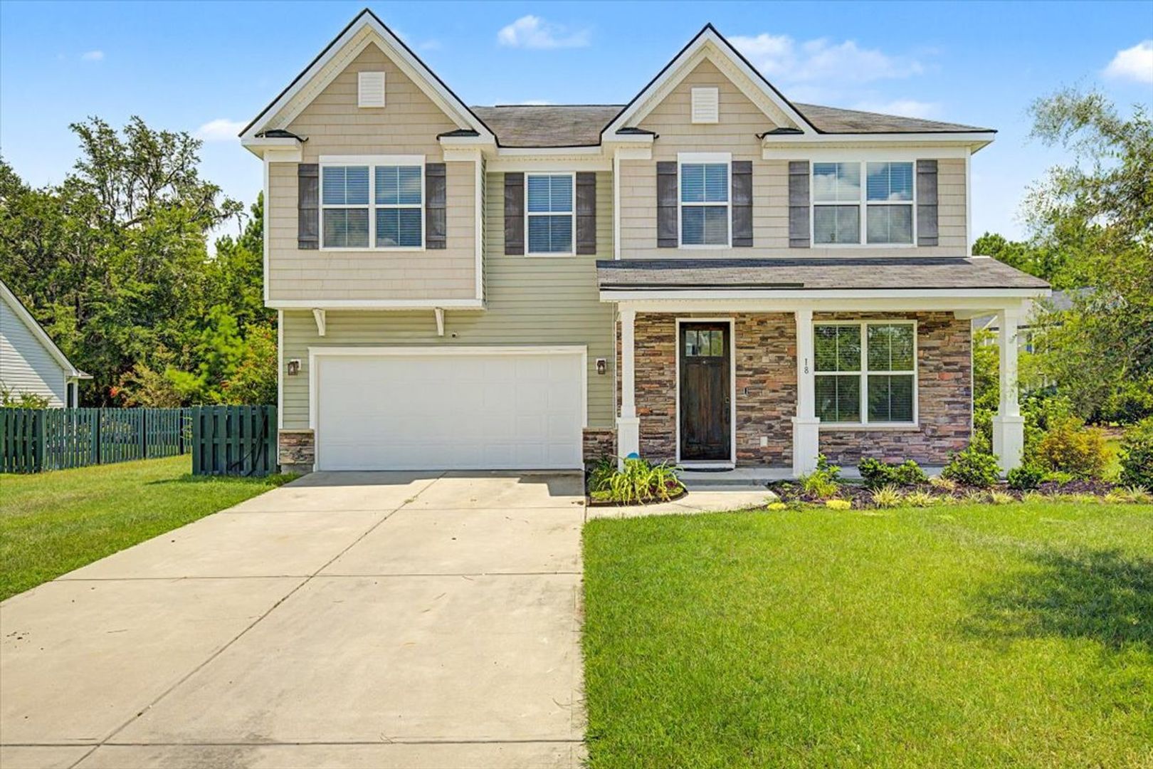 Richmond Hill House: 18 Minning Loop