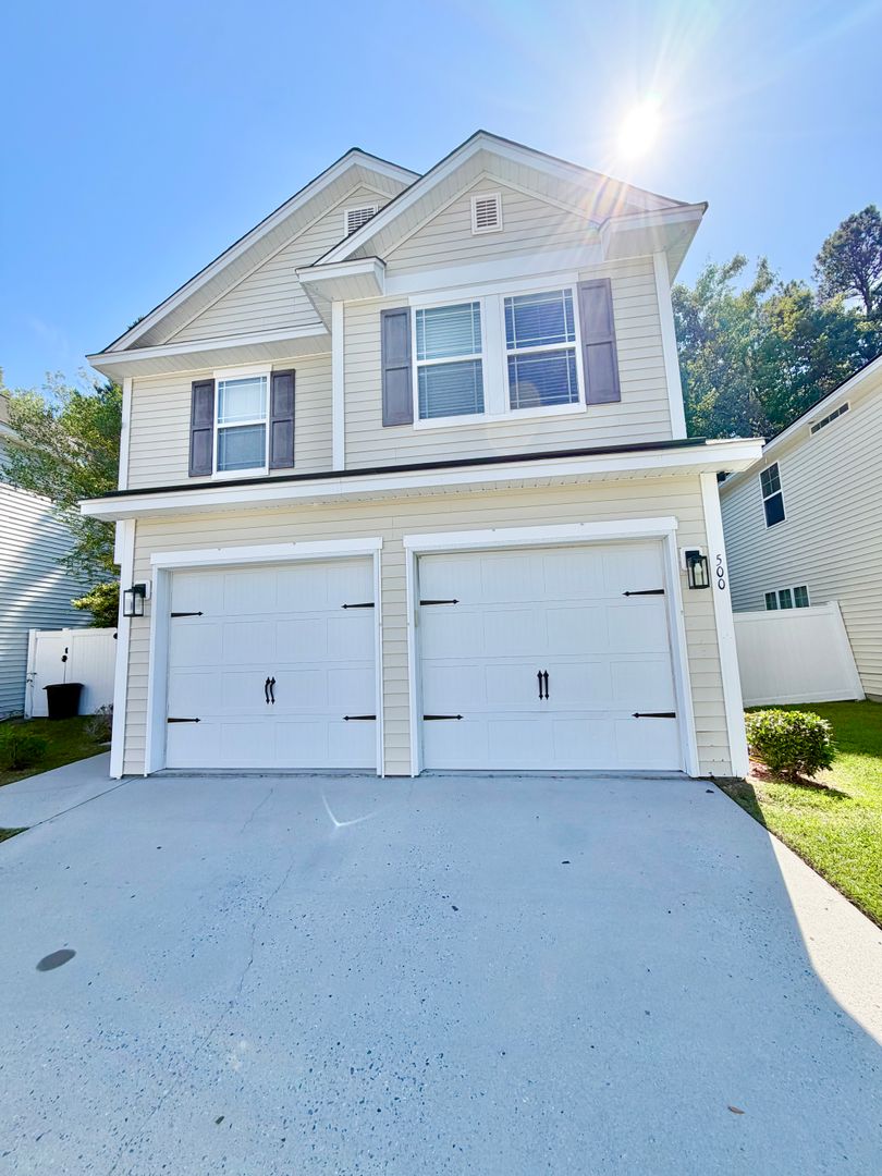 Richmond Hill House: 500 Summer Hill Way