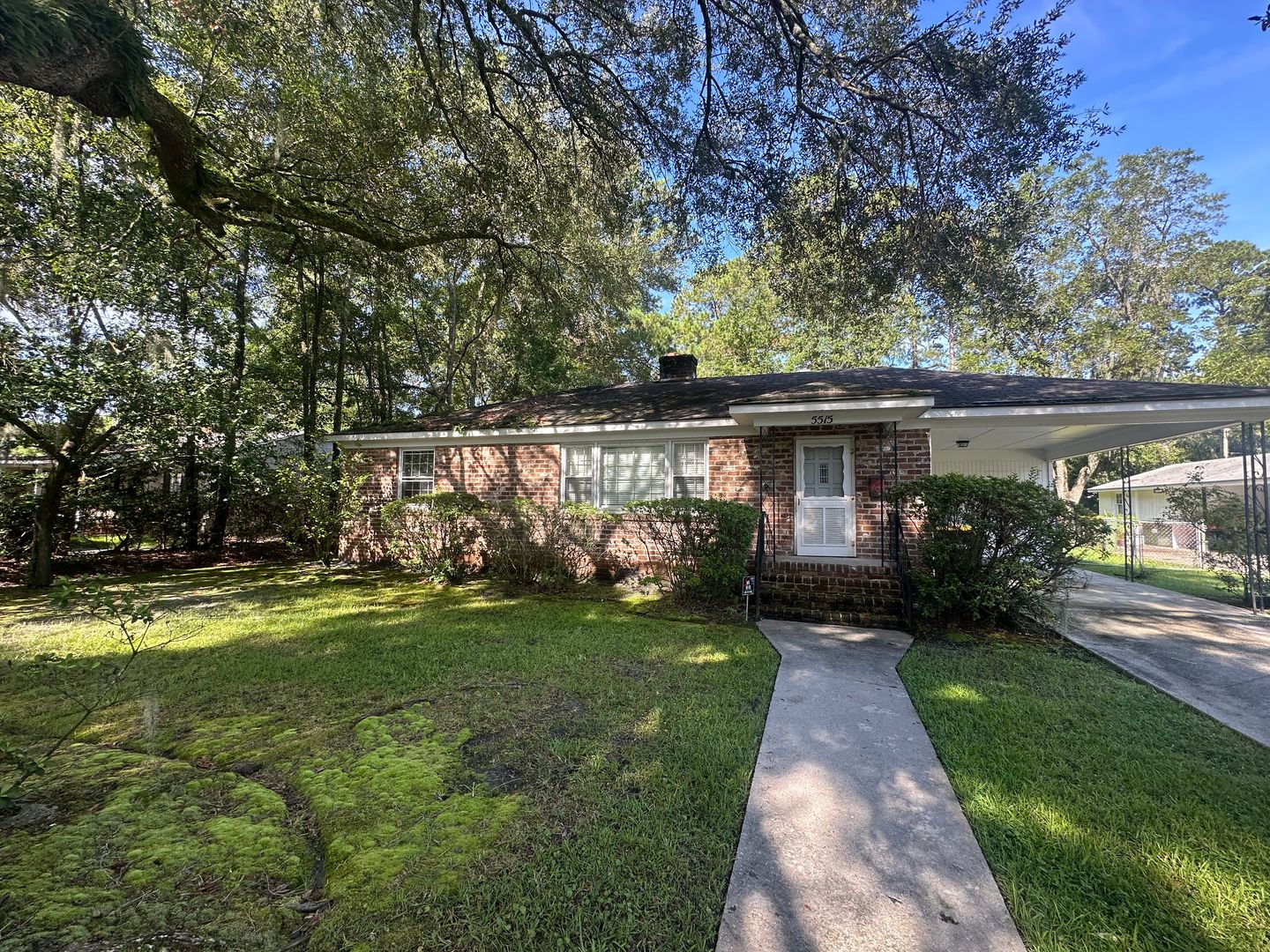 Savannah House: 5515 Habersham St.