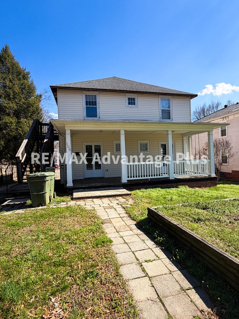 Farmville Apartment: 106 Grove Street