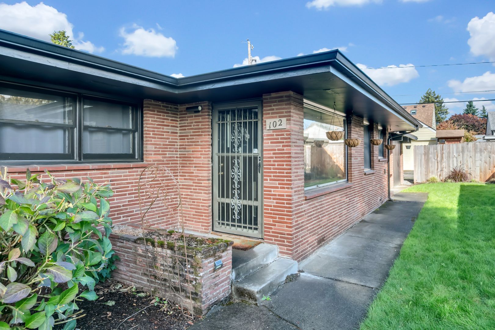 Vancouver Apartment: 100 E 36th St