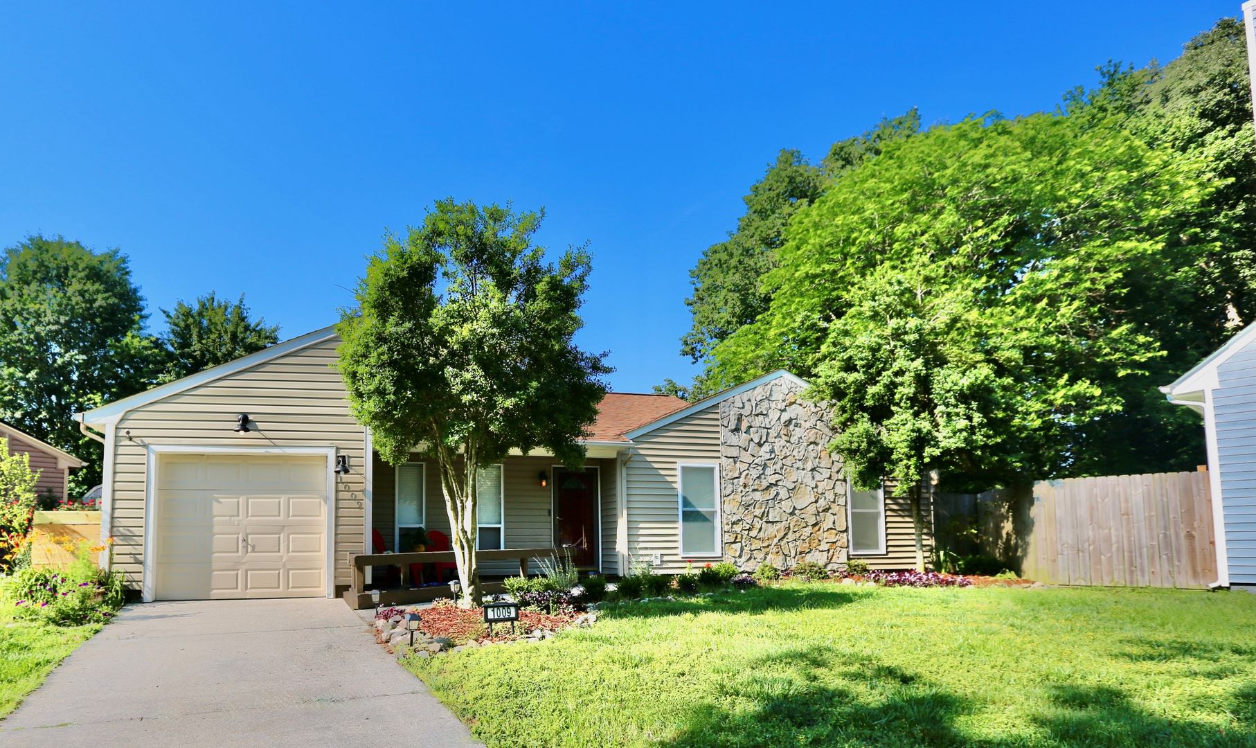 Virginia Beach House: 1009 Banyan Drive