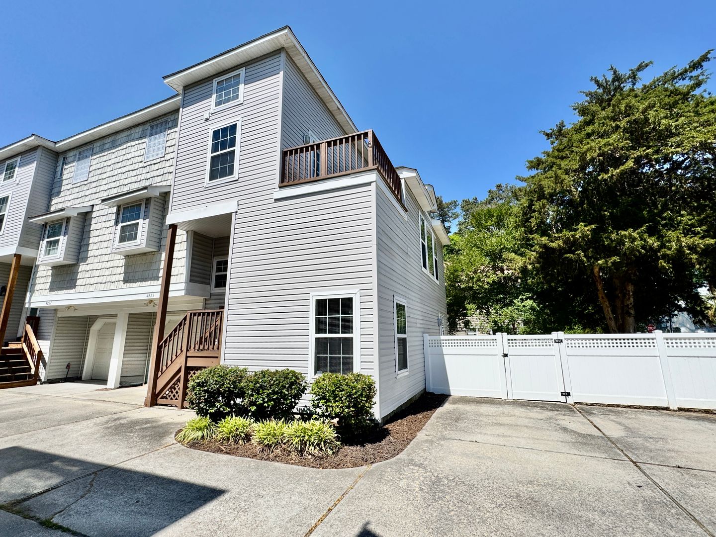 Virginia Beach House: 4825 Lake Drive