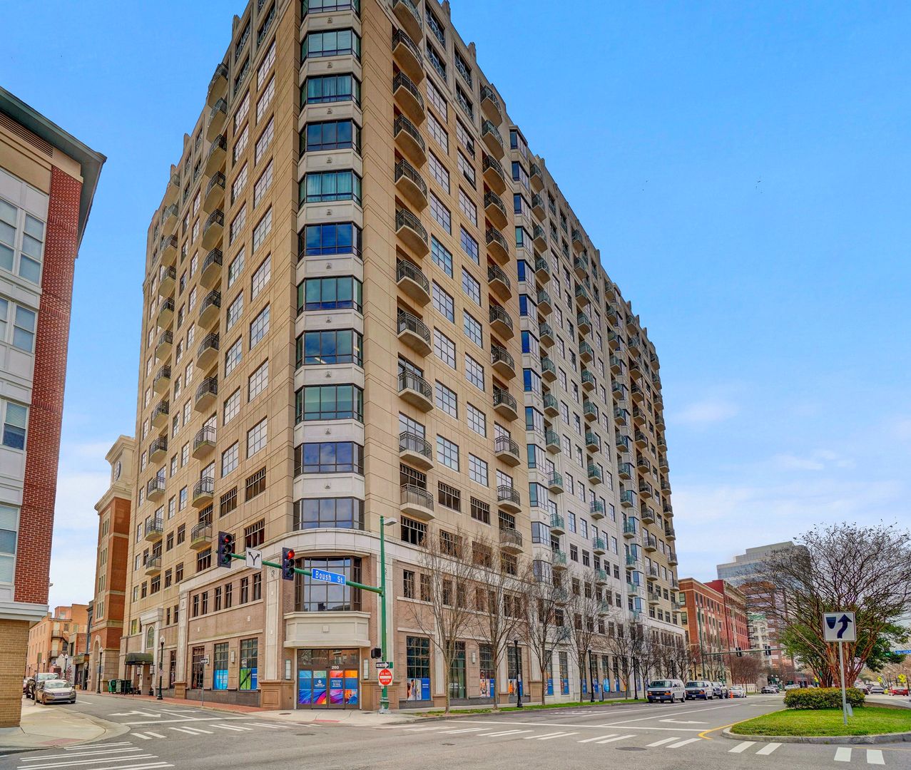 Norfolk House: 123 College Place #1501