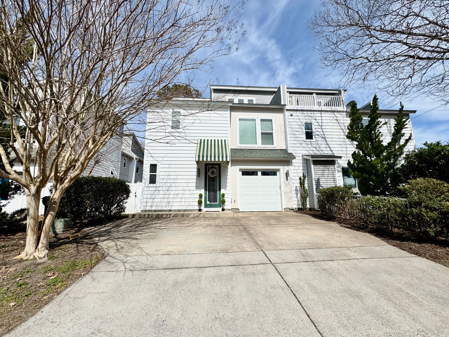 Virginia Beach House: 605 Lake Drive