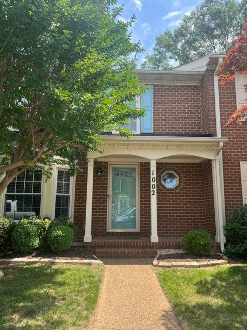 Virginia Beach House: 1002 Colonial Meadows Way