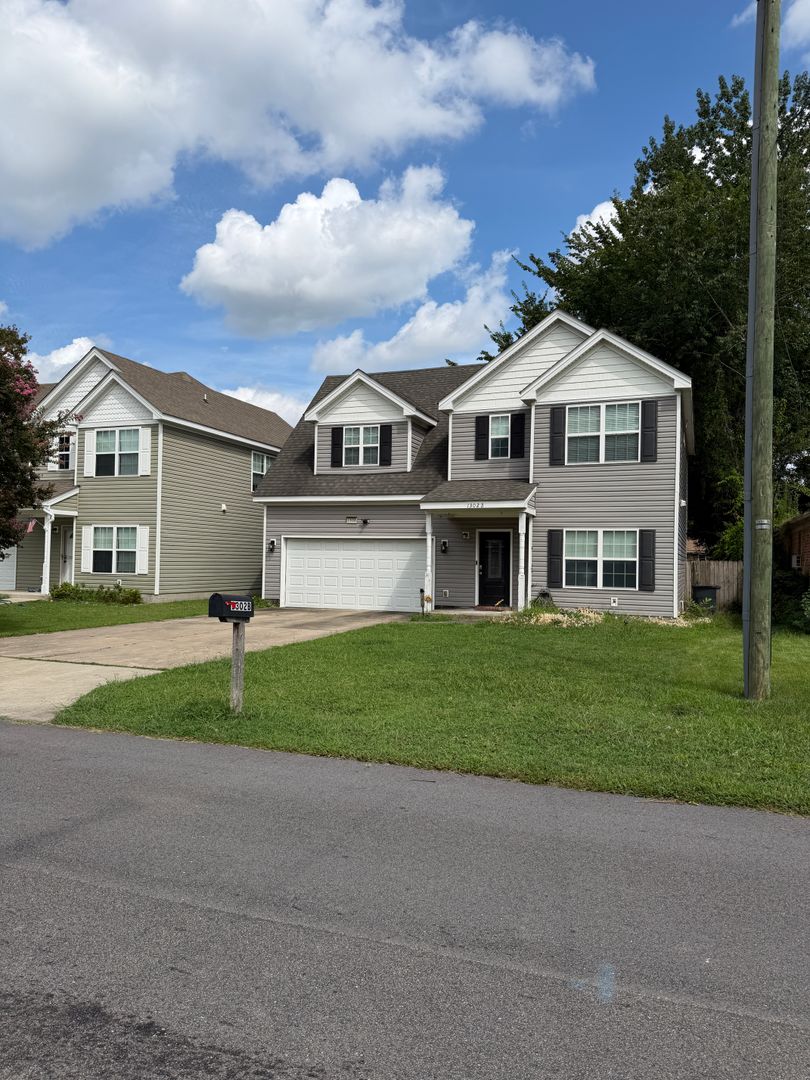 Chesapeake House: 1302-B Hawthorne Dr