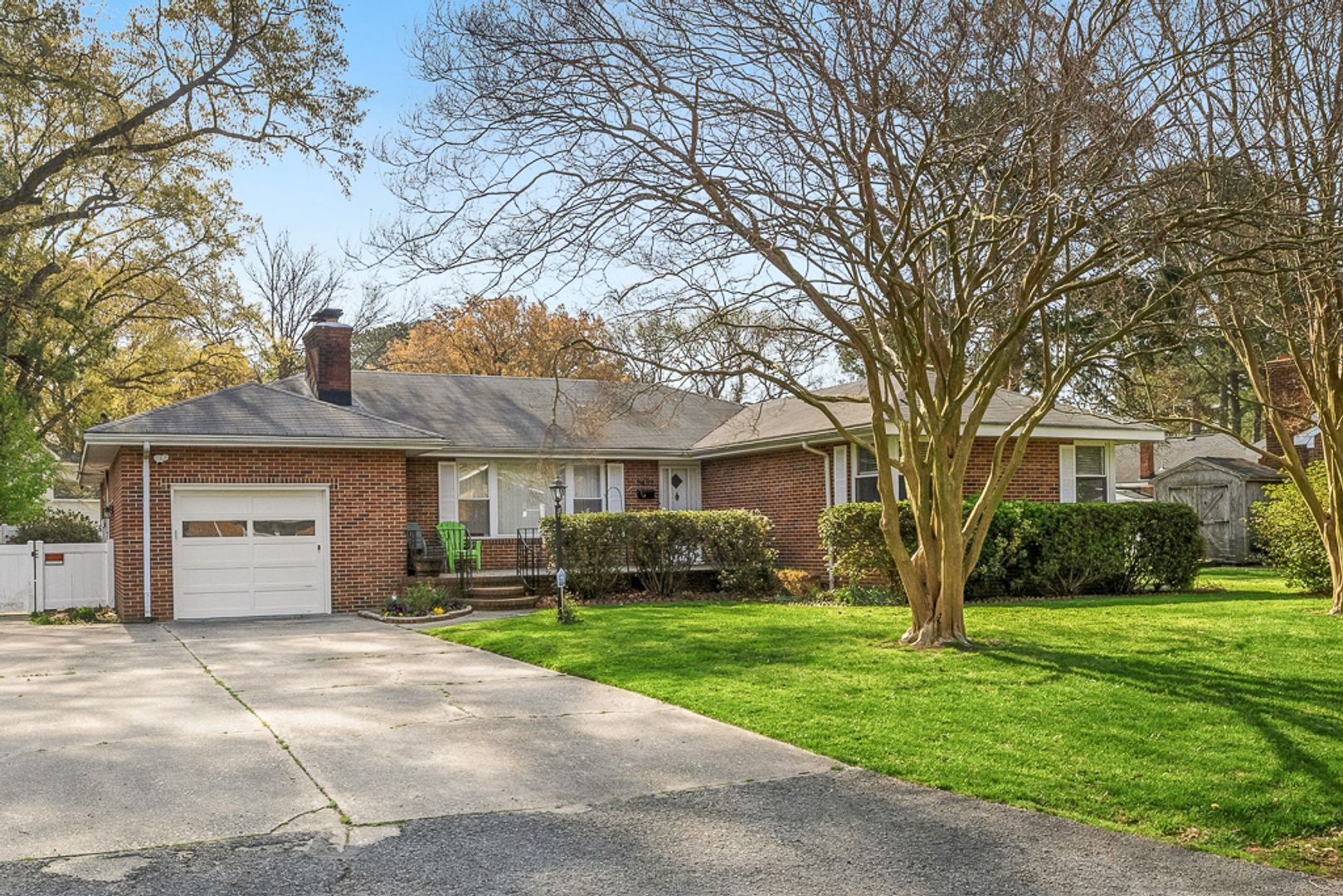 Virginia Beach House: 3432 S Crestline Drive